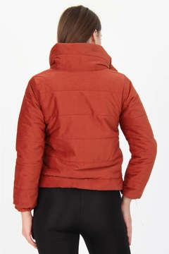 A wholesale clothing model wears 35018 - Coat - Brick Red, Turkish wholesale Coat of Mode Roy