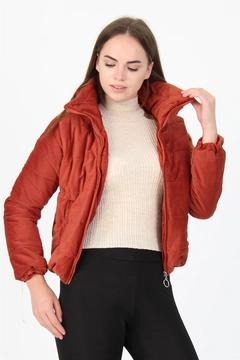 A wholesale clothing model wears 35018 - Coat - Brick Red, Turkish wholesale Coat of Mode Roy