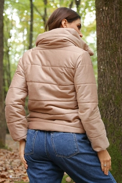 A wholesale clothing model wears 35023 - Coat - Beige, Turkish wholesale Coat of Mode Roy