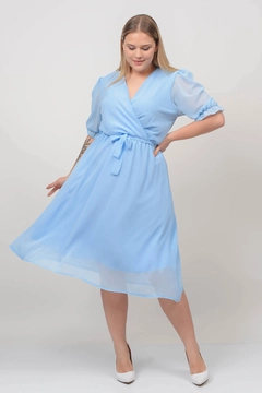 Bir model, Mode Roy toptan giyim markasının 35031 - Dress - Baby Blue toptan Elbise ürününü sergiliyor.