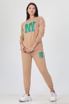 A model wears 35046 - Tracksuit - Beige, wholesale Tracksuit of Roy Moda to display at Lonca