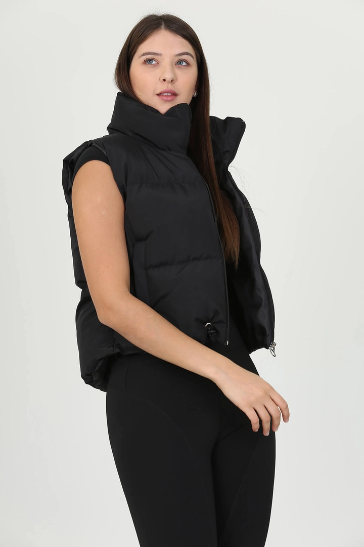 Een kledingmodel uit de groothandel draagt 35066 - Vest - Black, Turkse groothandel Vest van Mode Roy