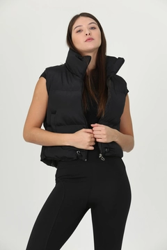 Una modella di abbigliamento all'ingrosso indossa 35066 - Vest - Black, vendita all'ingrosso turca di Veste di Mode Roy