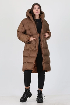 Una modelo de ropa al por mayor lleva 35090 - Coat - Brown, Abrigo turco al por mayor de Mode Roy