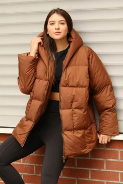 A wholesale clothing model wears 35091 - Coat - Brown, Turkish wholesale Coat of Mode Roy