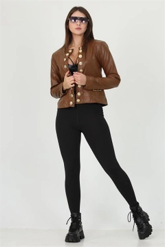 Una modella di abbigliamento all'ingrosso indossa 35193 - Jacket - Tan, vendita all'ingrosso turca di Giacca di Mode Roy