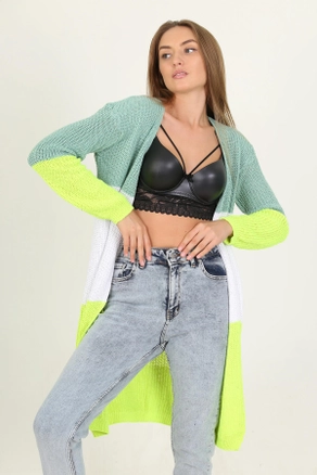 A model wears 35214 - Cardigan - Green, wholesale Cardigan of Roy Moda to display at Lonca