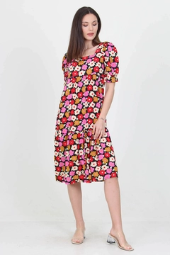 Ein Bekleidungsmodell aus dem Großhandel trägt 35717 - Mix Color Dress - Red, türkischer Großhandel Kleid von Mode Roy