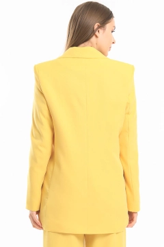 A wholesale clothing model wears sns10857-sense-yellow-lined-hürrem-fabric-oversize-blazer-jacket, Turkish wholesale Jacket of SENSE