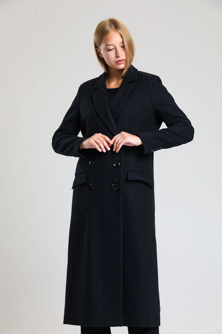 Un mannequin de vêtements en gros porte sns10883-stitched-lined-stitched-long-coat-black, Manteau en gros de SENSE en provenance de Turquie