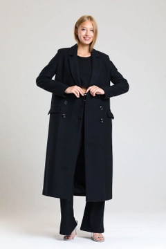 Una modella di abbigliamento all'ingrosso indossa sns10883-stitched-lined-stitched-long-coat-black, vendita all'ingrosso turca di Cappotto di SENSE
