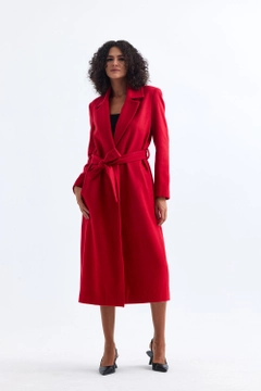 A wholesale clothing model wears sns10936-sense-red-slit-detailed-belted-long-cuff-coat, Turkish wholesale Coat of SENSE