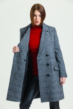 Una modella di abbigliamento all'ingrosso indossa sns10991-sense-black-gray-k.-houndstooth-6-button-lined-cashmere-coat, vendita all'ingrosso turca di Cappotto di SENSE