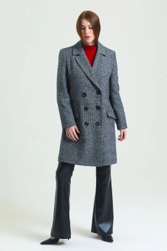 Модел на дрехи на едро носи sns10991-sense-black-gray-k.-houndstooth-6-button-lined-cashmere-coat, турски едро Палто на SENSE