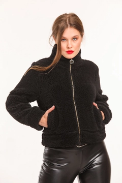 Модел на дрехи на едро носи sns11042-plush-coat-with-metal-zipper-and-side-pockets-black, турски едро Палто на SENSE