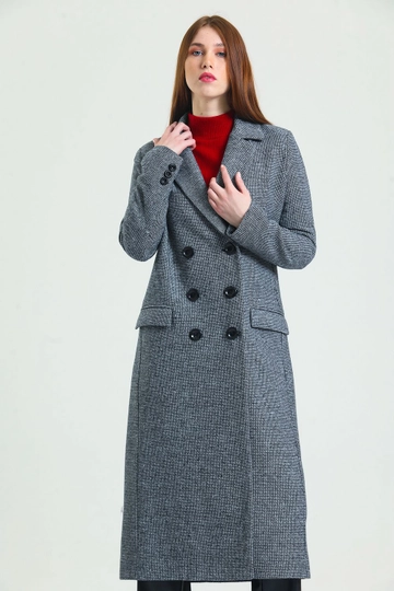 Ein Bekleidungsmodell aus dem Großhandel trägt  Langer Mantel Mit Hahnentrittmuster – Grau
, türkischer Großhandel Mantel von SENSE