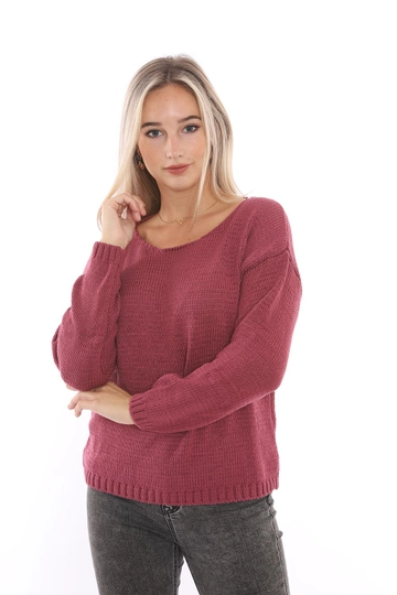 Ein Bekleidungsmodell aus dem Großhandel trägt  Pullover Mit Rundhalsausschnitt – Dusty Rose
, türkischer Großhandel Pullover von SENSE