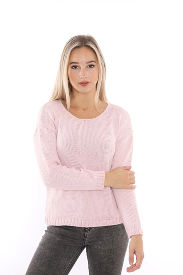 Ein Bekleidungsmodell aus dem Großhandel trägt  Pullover Mit Rundhalsausschnitt – Rosa
, türkischer Großhandel Pullover von SENSE