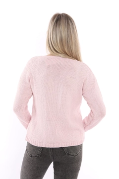 A wholesale clothing model wears sns11076-crew-neck-sweater-pink, Turkish wholesale Sweater of SENSE