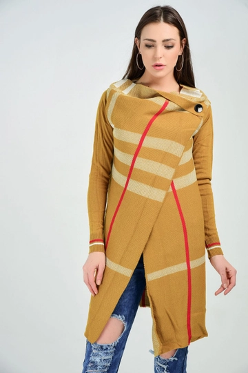 Hurtowa modelka nosi  Kardigan W Kratę Z Prążkowanymi Rękawami – Szafran I Ecru
, turecka hurtownia Sweter rozpinany firmy SENSE