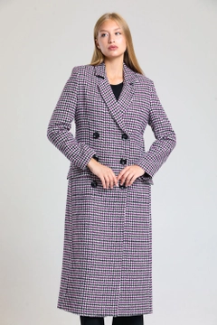 Een kledingmodel uit de groothandel draagt sns11085-lined-stash-long-coat-purple, Turkse groothandel Jas van SENSE
