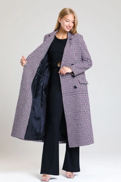 Een kledingmodel uit de groothandel draagt sns11085-lined-stash-long-coat-purple, Turkse groothandel Jas van SENSE