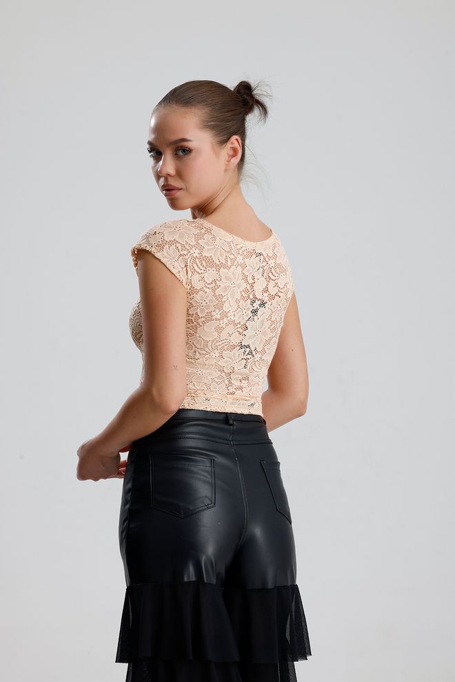 SENSE Bež Cvjetna Uska Bluza S Jako Kratkim Rukavima I Kratkim Rezom Veleprodaja odjeće Sexy