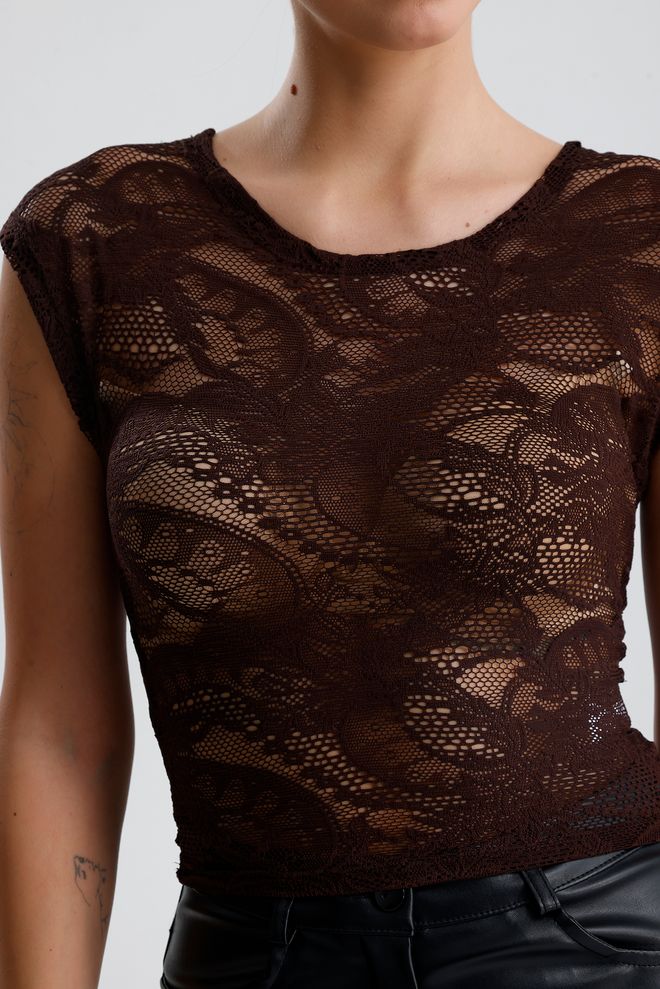 SENSE بلوزة بنية مزهرة بقصة ضيقة وأكمام كاب ملابس بالجملة ربيع