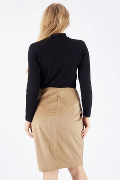 A wholesale clothing model wears sns10049-beige-hidden-zipper-long-velvet-skirt, Turkish wholesale Skirt of SENSE