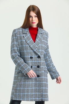 Een kledingmodel uit de groothandel draagt sns10072-black-saks-goose-feet-6-button-lined-cashmere-coat, Turkse groothandel Korte broek van SENSE