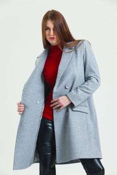 Um modelo de roupas no atacado usa sns10113-gray-6-button-lined-cashmere-coat, atacado turco Shorts de SENSE