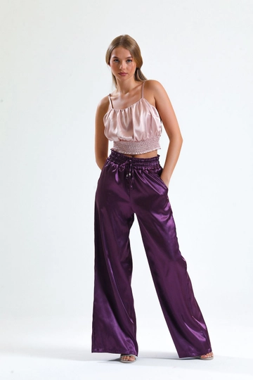 A wholesale clothing model wears  Purple Gipe Detailed Pocket Wide Leg Satin Trousers
, Turkish wholesale Pants of SENSE