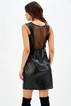 Una modella di abbigliamento all'ingrosso indossa sns10212-black-front-zipper-leather-evening-dress, vendita all'ingrosso turca di Vestito di SENSE