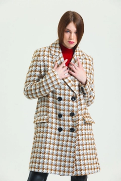 Een kledingmodel uit de groothandel draagt sns10349-gray-brown-houndstooth-6-button-lined-cashmere-coat, Turkse groothandel Jas van SENSE