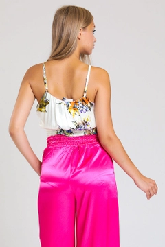 A wholesale clothing model wears sns10386-ecru-floral-gimped-printed-satin-blouse, Turkish wholesale Bustier of SENSE