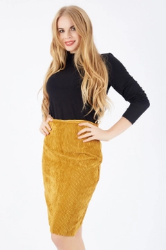 A wholesale clothing model wears sns10463-mustard-hidden-zipper-long-velvet-skirt, Turkish wholesale Skirt of SENSE