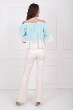 Een kledingmodel uit de groothandel draagt sns10466-ecru-flare-leg-belted-knitted-fabric-trousers-pnt32439, Turkse groothandel Broek van SENSE