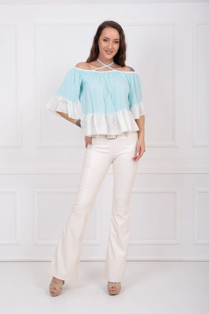 Ένα μοντέλο χονδρικής πώλησης ρούχων φοράει sns10466-ecru-flare-leg-belted-knitted-fabric-trousers-pnt32439, τούρκικο Παντελόνι χονδρικής πώλησης από SENSE