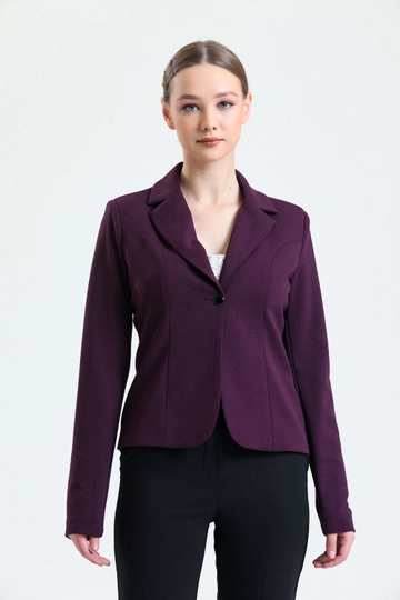 Bir model, SENSE toptan giyim markasının  Mor Blazzer Scuba Astarlı Ceket
 toptan Ceket ürününü sergiliyor.