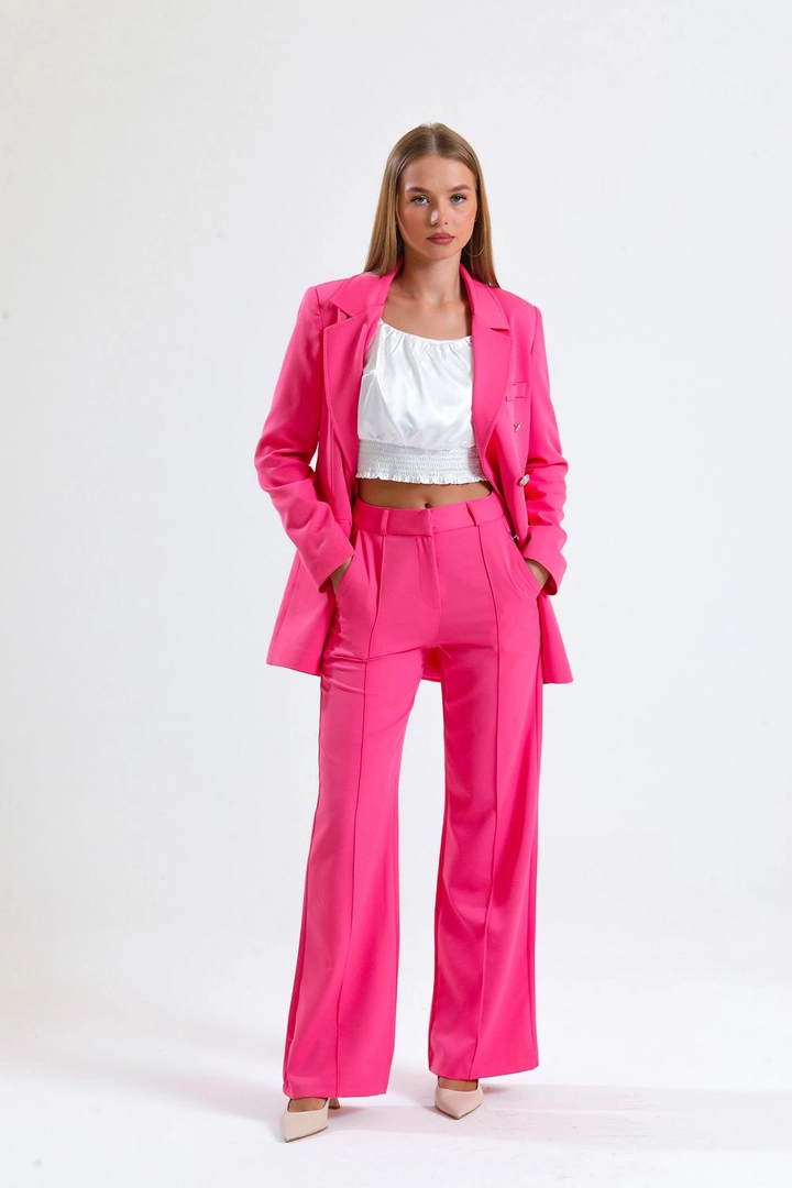 A wholesale clothing model wears sns10655-sense-pink-ornamental-stitched-hürrem-fabric-wide-leg-trousers, Turkish wholesale Pants of SENSE