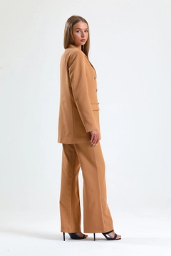 A wholesale clothing model wears sns10711-sense-camel-lined-hürrem-fabric-oversize-blazer-jacket, Turkish wholesale Jacket of SENSE