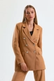 A wholesale clothing model wears sns10711-sense-camel-lined-hürrem-fabric-oversize-blazer-jacket, Turkish wholesale  of 