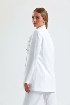 A wholesale clothing model wears sns10726-sense-ecru-lined-hürrem-fabric-oversize-blazer-jacket, Turkish wholesale Jacket of SENSE