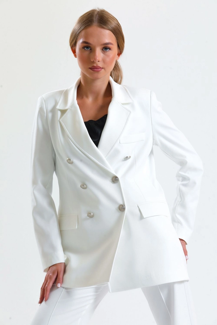 A wholesale clothing model wears sns10726-sense-ecru-lined-hürrem-fabric-oversize-blazer-jacket, Turkish wholesale Jacket of SENSE