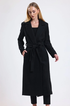 Um modelo de roupas no atacado usa sns10854-sense-black-slit-detailed-belted-long-cuff-coat, atacado turco Casaco de SENSE