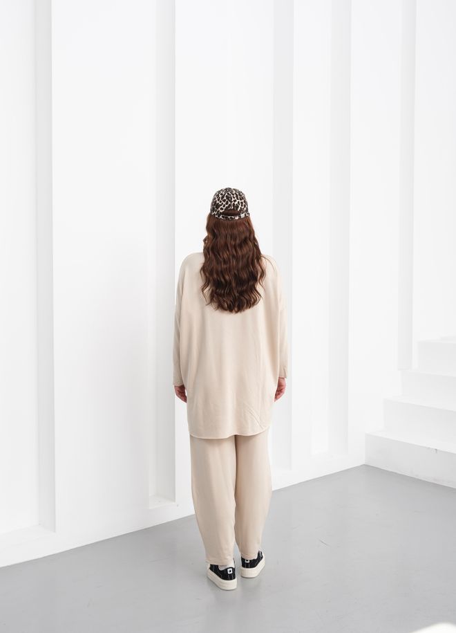 See More Survêtement Beige Grande Taille Manches Longues Jogger Vêtements en gros 1