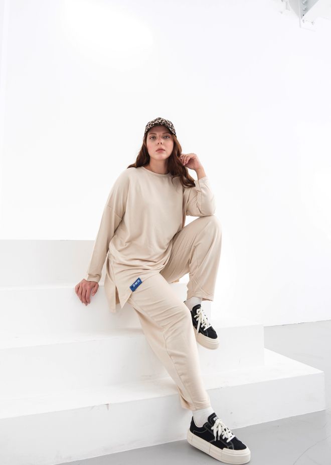 See More Survêtement Beige Grande Taille Manches Longues Jogger Vêtements en gros Lounge
