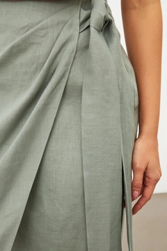 A wholesale clothing model wears str11438-skirt-oil-green, Turkish wholesale Skirt of Setre