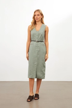 Ein Bekleidungsmodell aus dem Großhandel trägt str11441-dress-oil-green, türkischer Großhandel Kleid von Setre