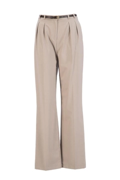 Un mannequin de vêtements en gros porte str11365-trousers-beige, Pantalon en gros de Setre en provenance de Turquie